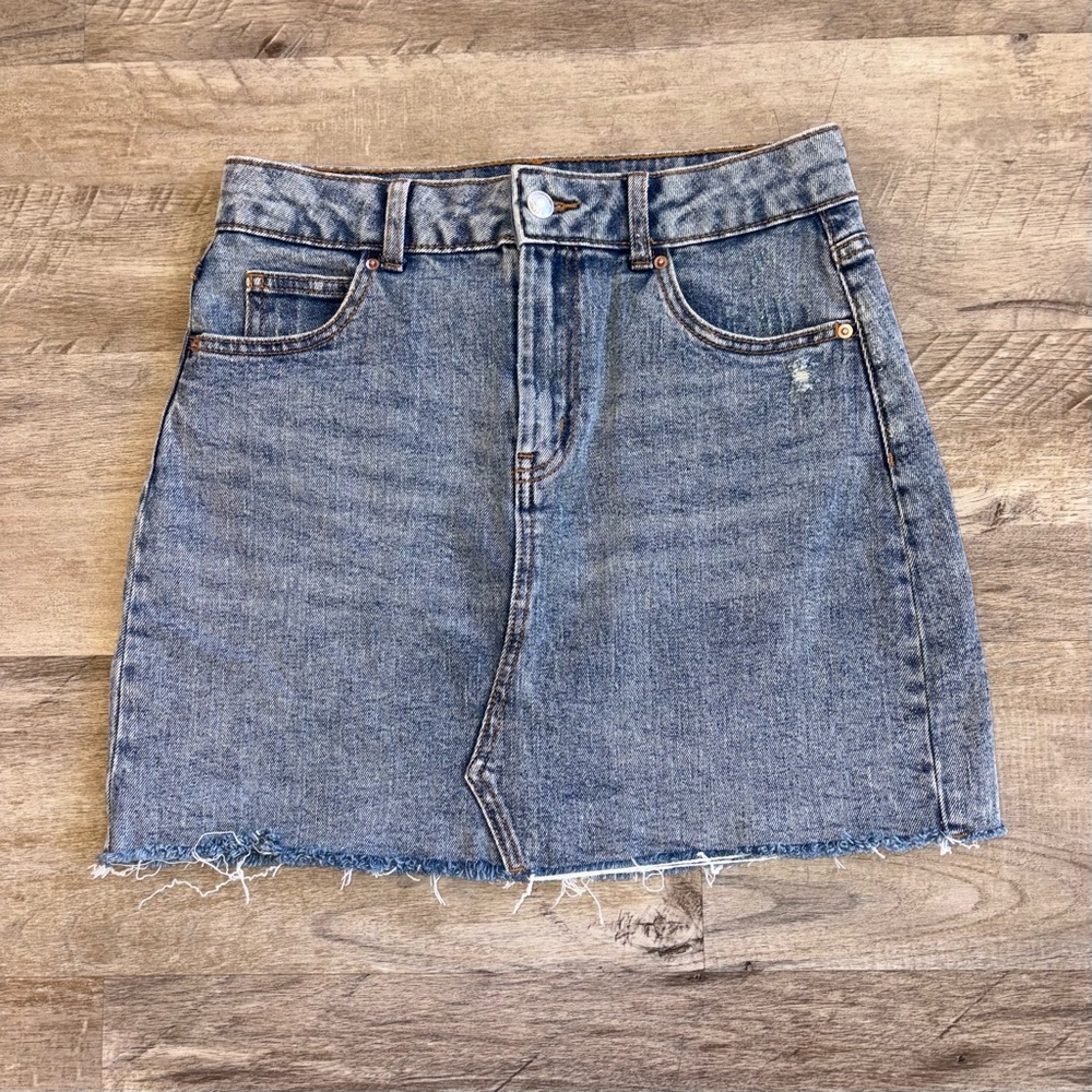 Wild Fable Womens Light Raw Hem Y2K Lightly Distressed Mini Denim Jean Skirt  6